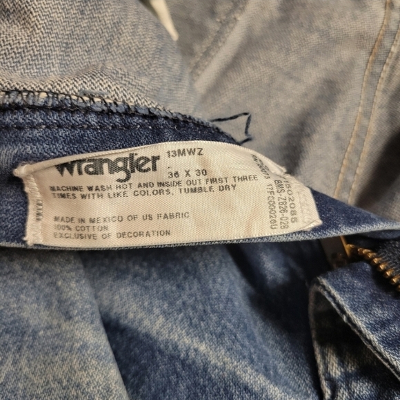 2‎ pairs Wrangler Cowboy Cut 13MWZ Jeans 33x34 Denim Classic Western blue jeans - Picture 9 of 15